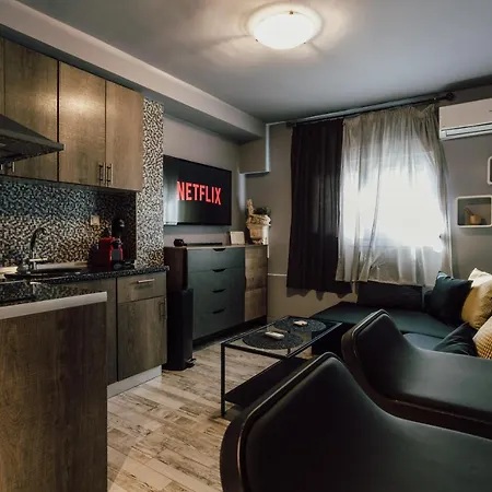 Lef * سالونيك